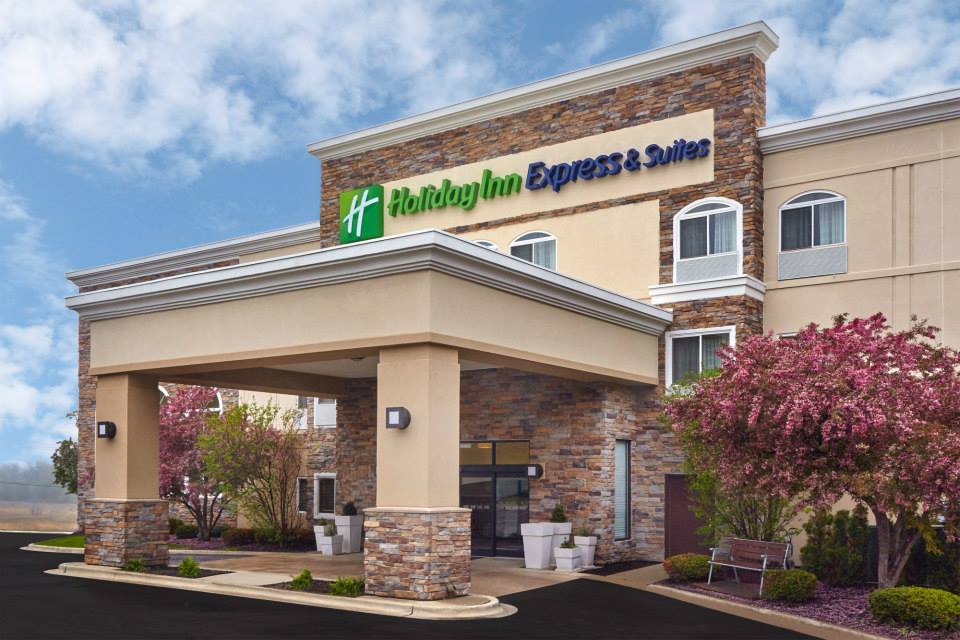 Holiday Inn Express and Suites Libertyville